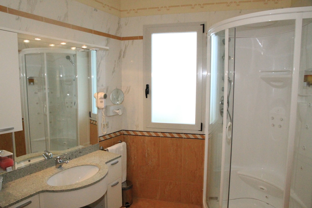 Luxor e Cairo The Beach Resort — Hotel rooms in Jesolo, Veneto