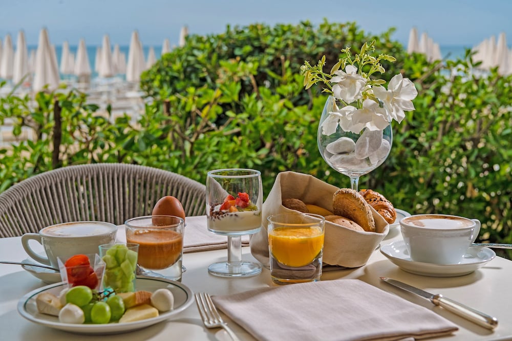 Luxor e Cairo The Beach Resort — Restaurant & bars in Jesolo, Veneto