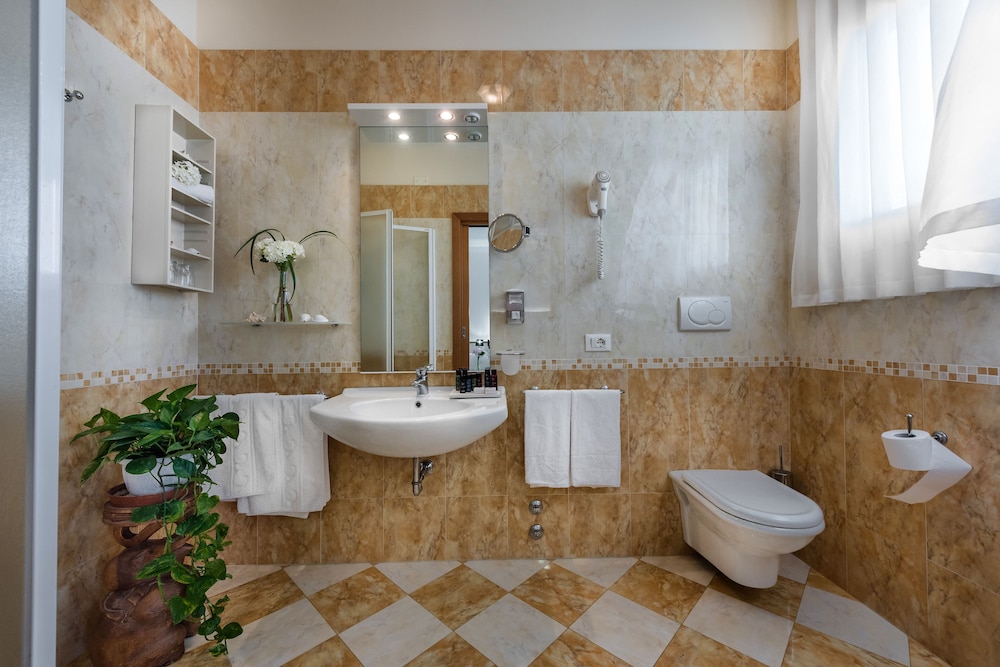 Luxor e Cairo The Beach Resort — Hotel rooms in Jesolo, Veneto