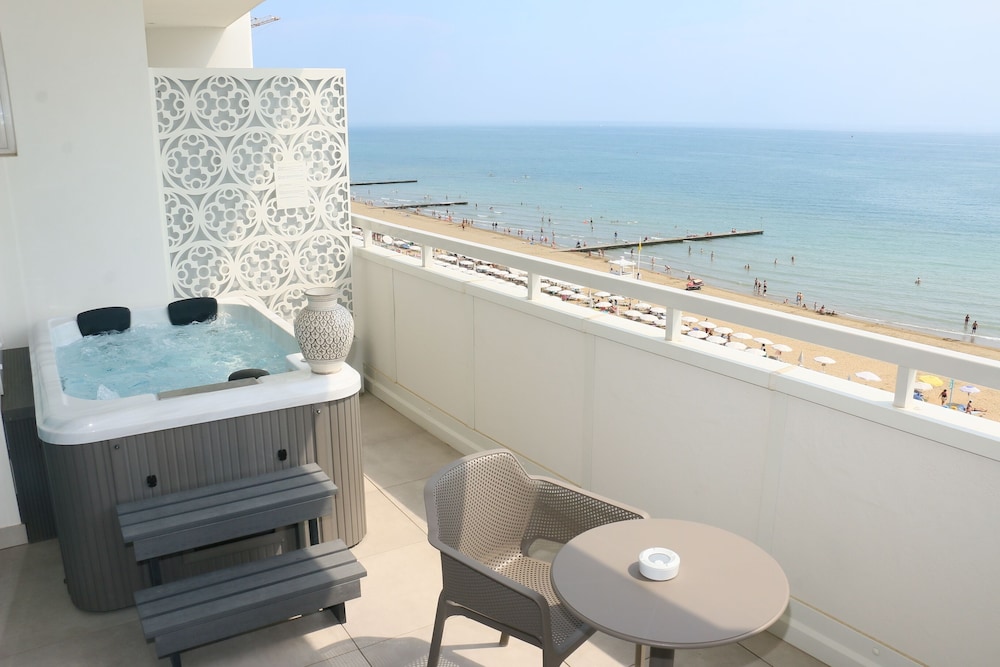 Luxor e Cairo The Beach Resort — Beach in Jesolo, Veneto