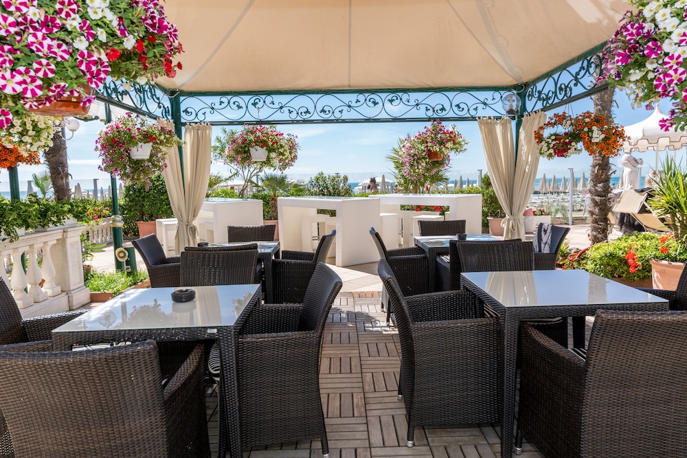Luxor e Cairo The Beach Resort — Restaurant & bars in Jesolo, Veneto