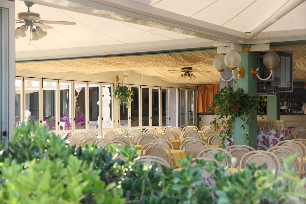 Luxor e Cairo The Beach Resort — Restaurant & bars in Jesolo, Veneto