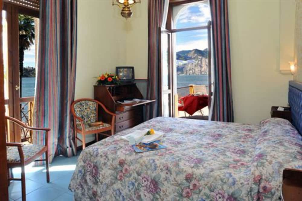 Hotel Malcesine — Hotel rooms in Malcesine, Veneto