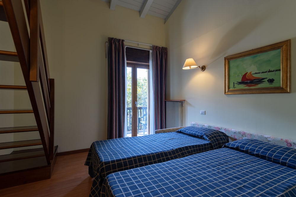 Hotel Malcesine — Hotel rooms in Malcesine, Veneto