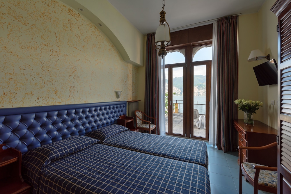 Hotel Malcesine — Hotel rooms in Malcesine, Veneto