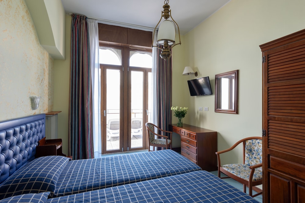 Hotel Malcesine — Hotel rooms in Malcesine, Veneto