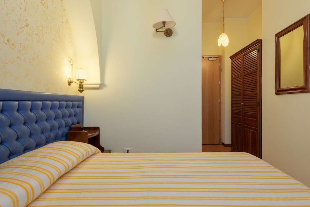 Hotel Malcesine — Hotel rooms in Malcesine, Veneto