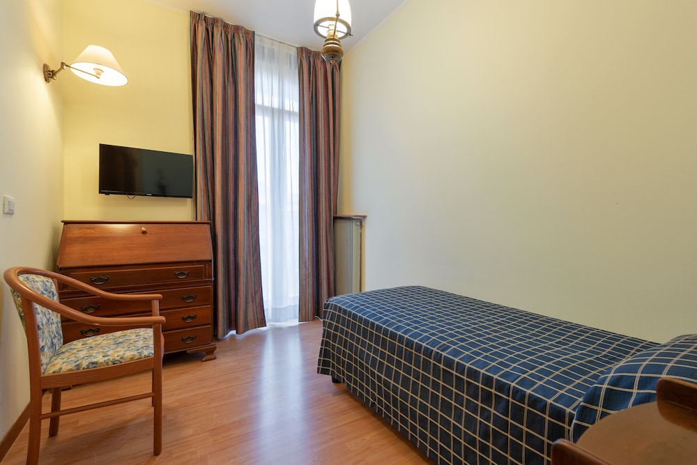 Hotel Malcesine — Hotel rooms in Malcesine, Veneto