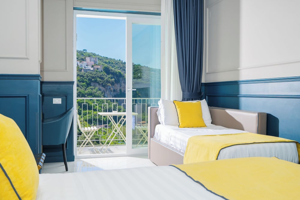 Hotel Mary — Hotel rooms in Vico Equense, Campania