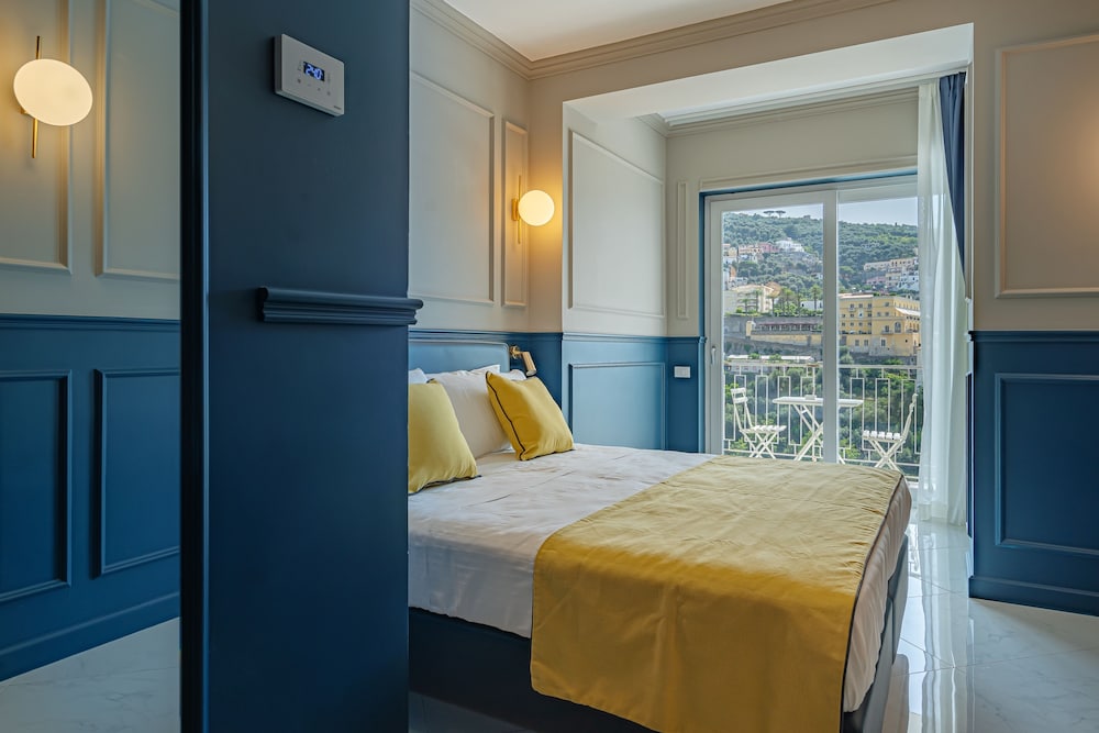 Hotel Mary — Hotel rooms in Vico Equense, Campania