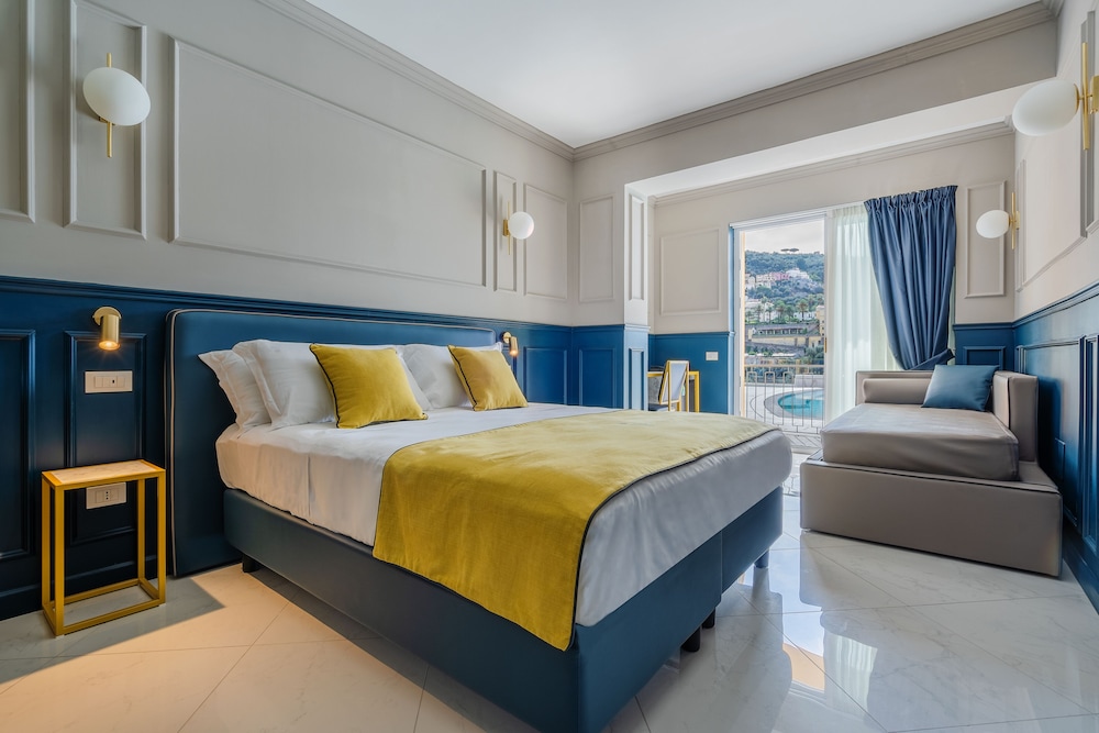Hotel Mary — Hotel rooms in Vico Equense, Campania