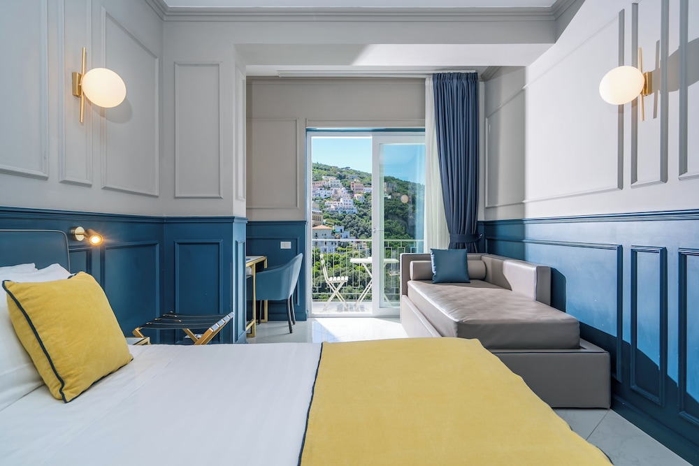 Hotel Mary — Hotel rooms in Vico Equense, Campania