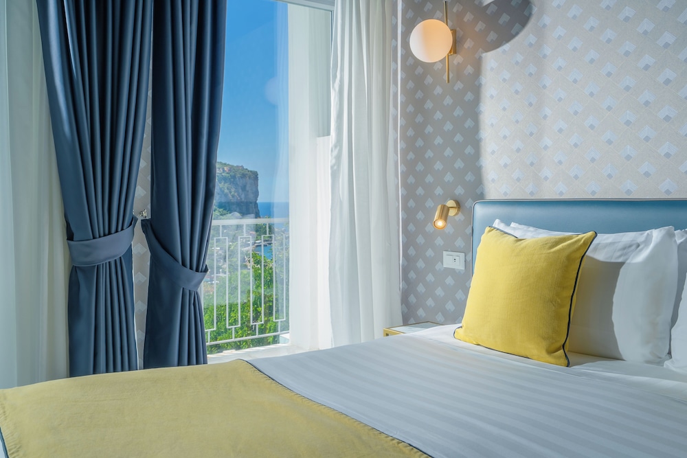 Hotel Mary — Hotel rooms in Vico Equense, Campania