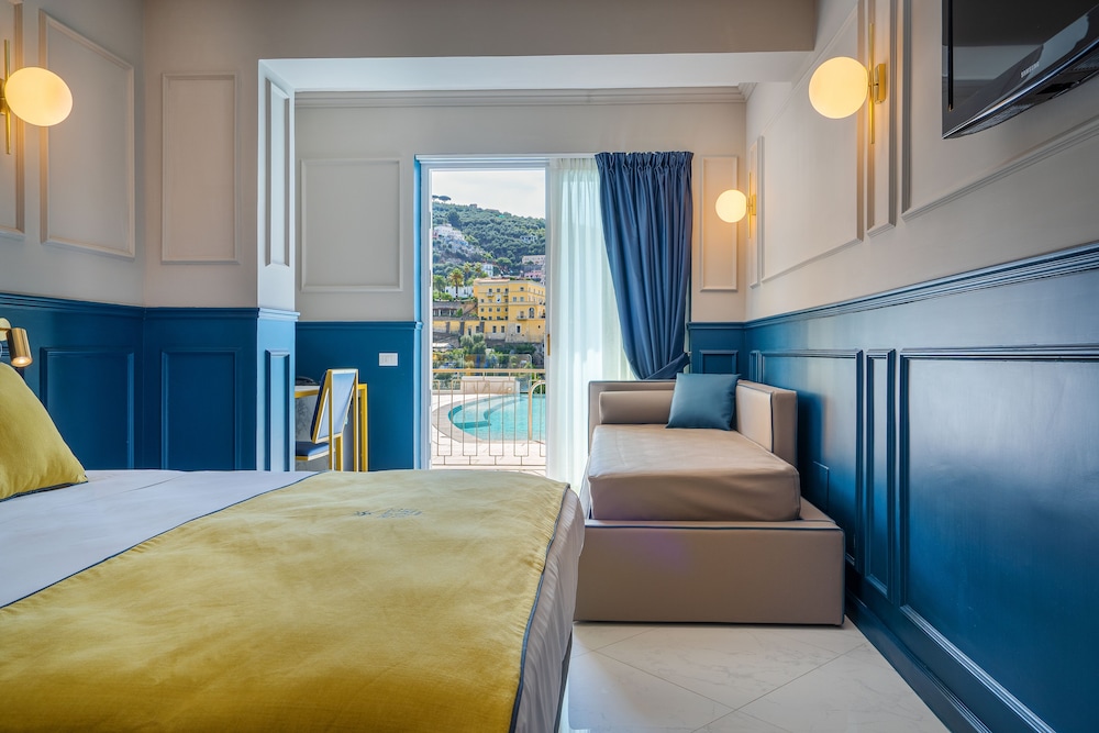 Hotel Mary — Hotel rooms in Vico Equense, Campania