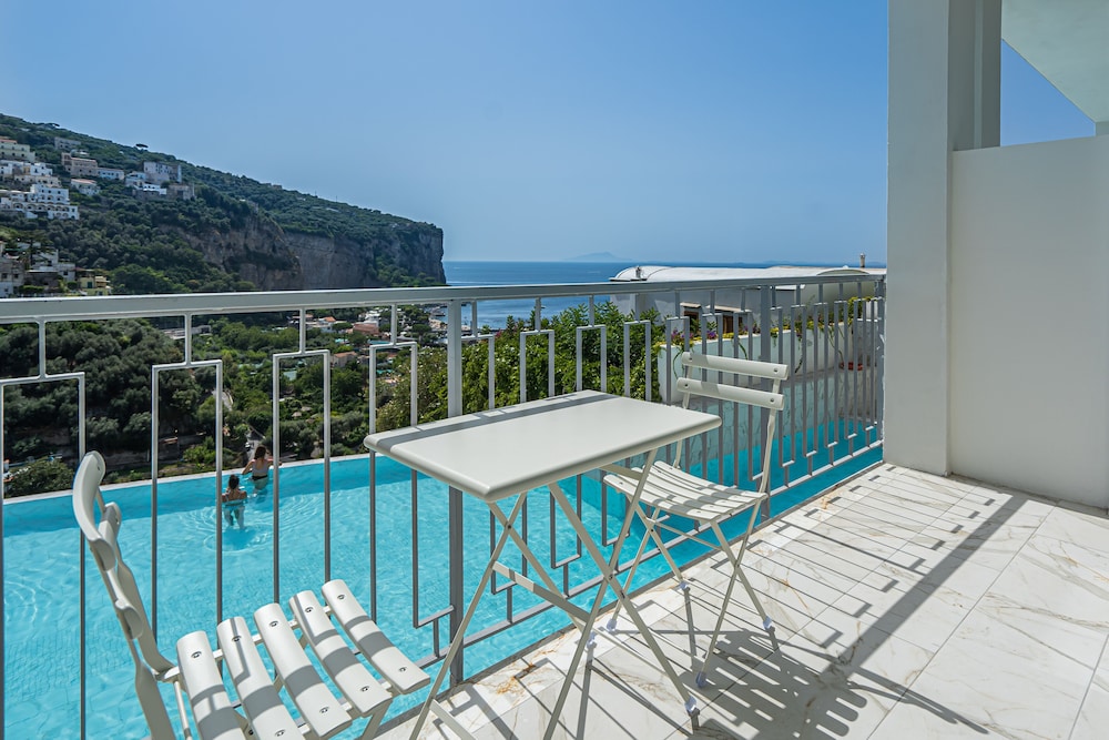 Hotel Mary — Swimming pool in Vico Equense, Campania