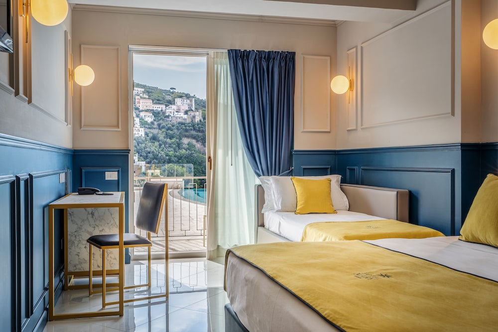 Hotel Mary — Hotel rooms in Vico Equense, Campania