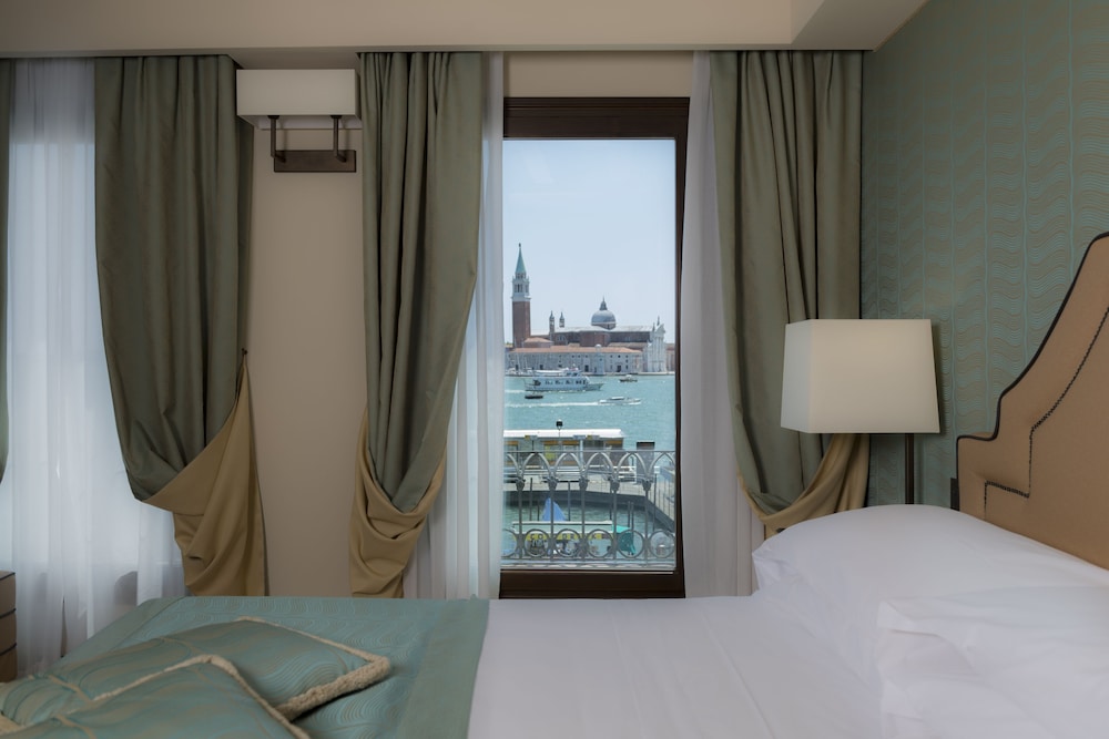 Hotel Paganelli — Hotel rooms in Venice, Veneto