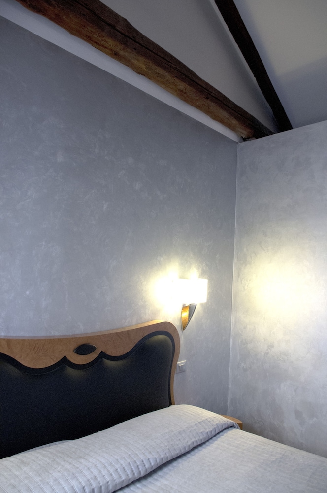 Hotel Paganelli — Hotel rooms in Venice, Veneto