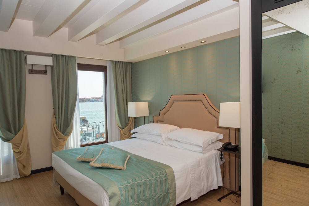 Hotel Paganelli — Hotel rooms in Venice, Veneto