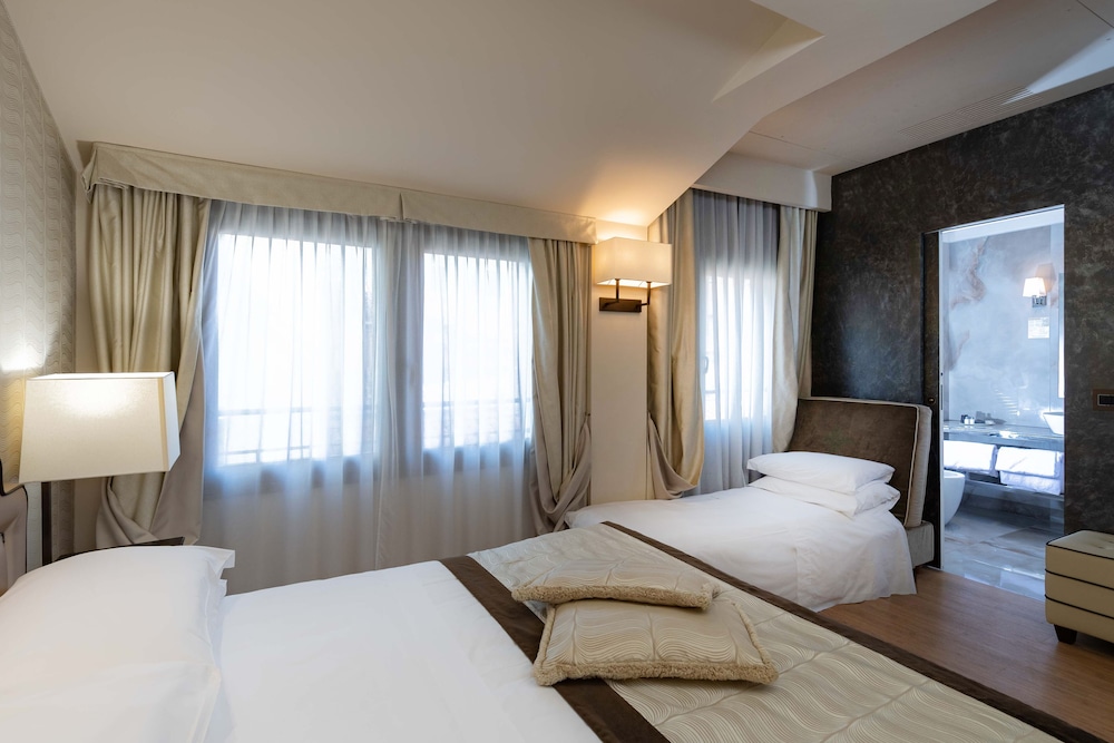 Hotel Paganelli — Hotel rooms in Venice, Veneto