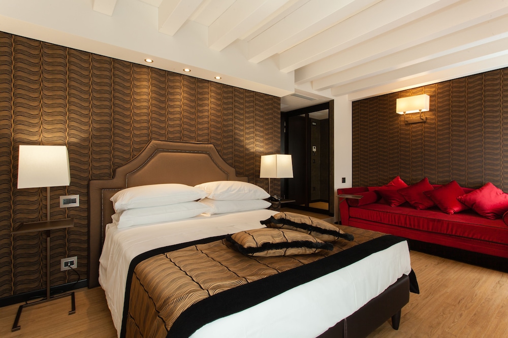 Hotel Paganelli — Hotel rooms in Venice, Veneto