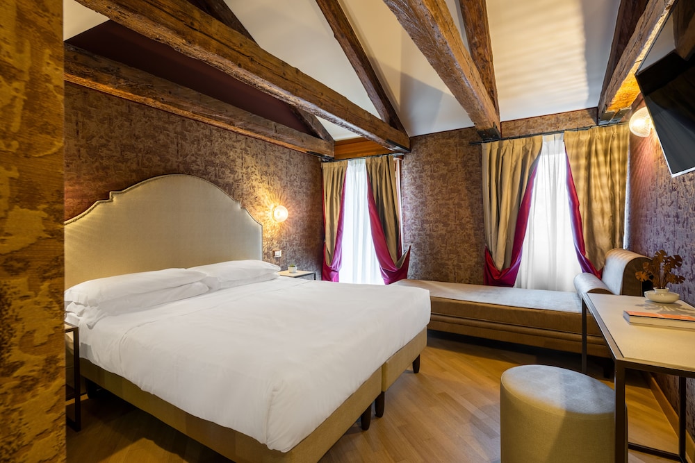 Hotel Paganelli — Hotel rooms in Venice, Veneto