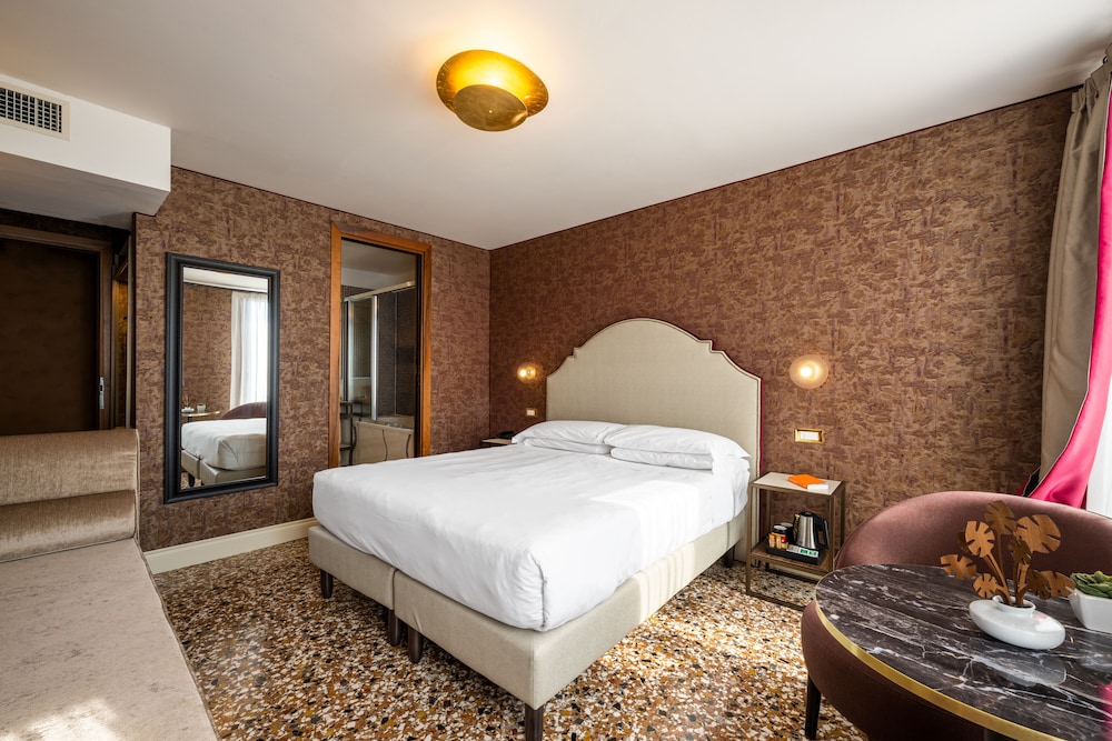 Hotel Paganelli — Hotel rooms in Venice, Veneto