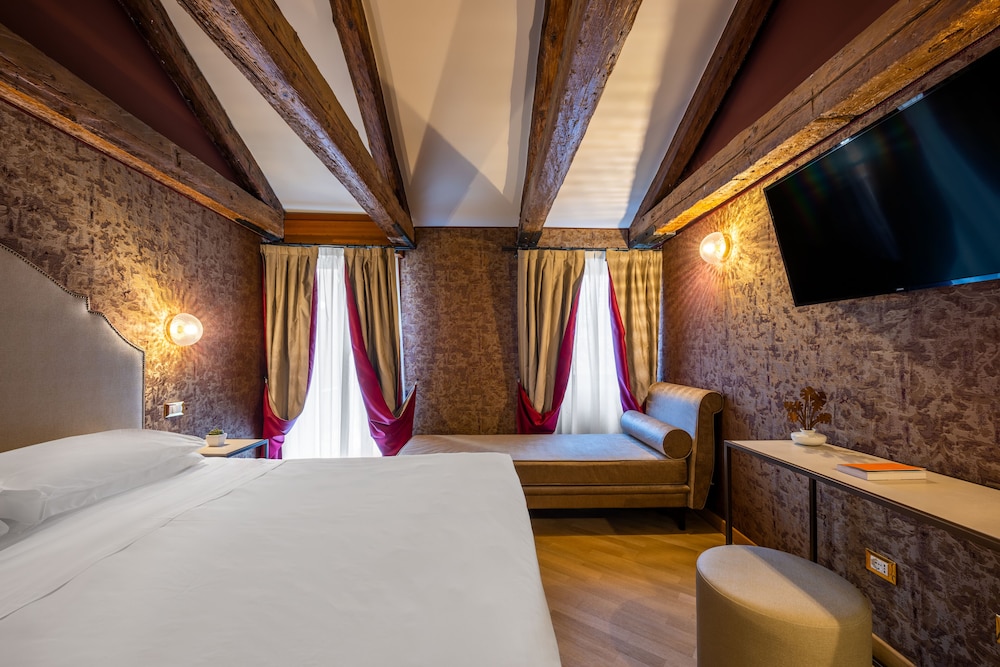 Hotel Paganelli — Hotel rooms in Venice, Veneto