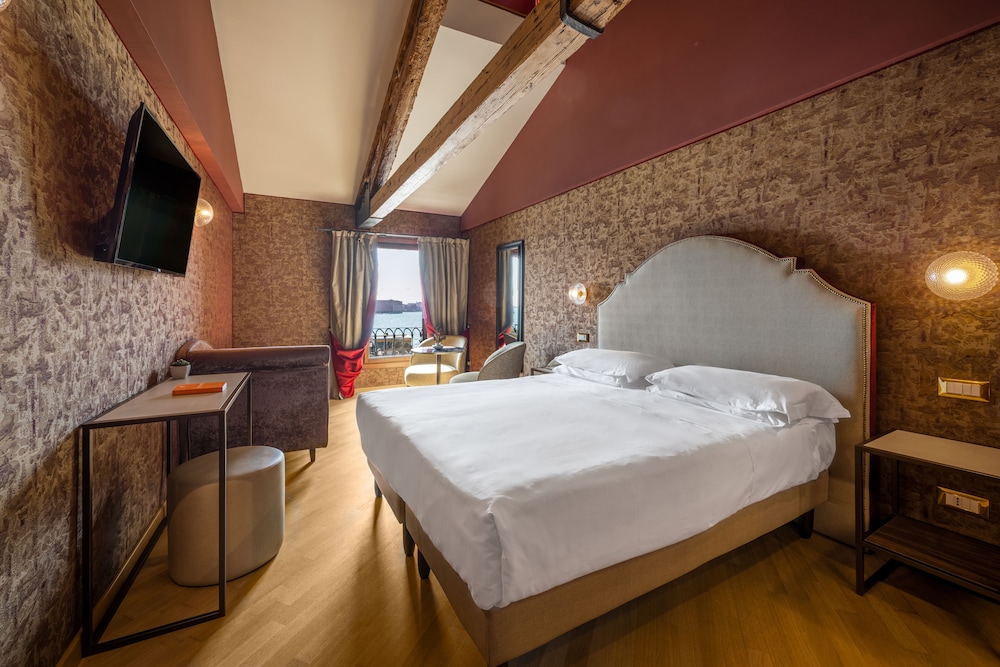Hotel Paganelli — Hotel rooms in Venice, Veneto
