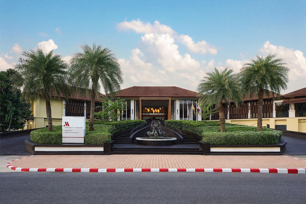 Phuket Marriott Resort & Spa, Merlin Beach — Hotel building in Patong Beach, Phuket Province