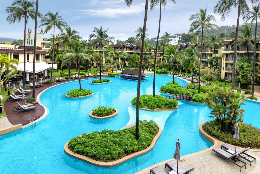 Phuket Marriott Resort & Spa, Merlin Beach — Swimming pool in Patong Beach, Phuket Province