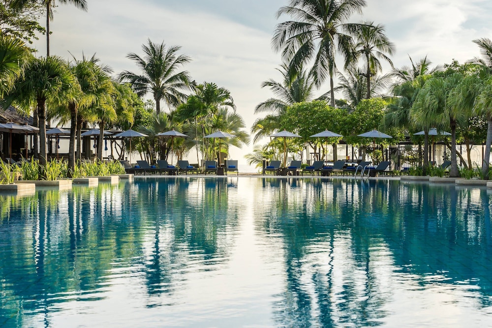 Phuket Marriott Resort & Spa, Merlin Beach — Swimming pool in Patong Beach, Phuket Province