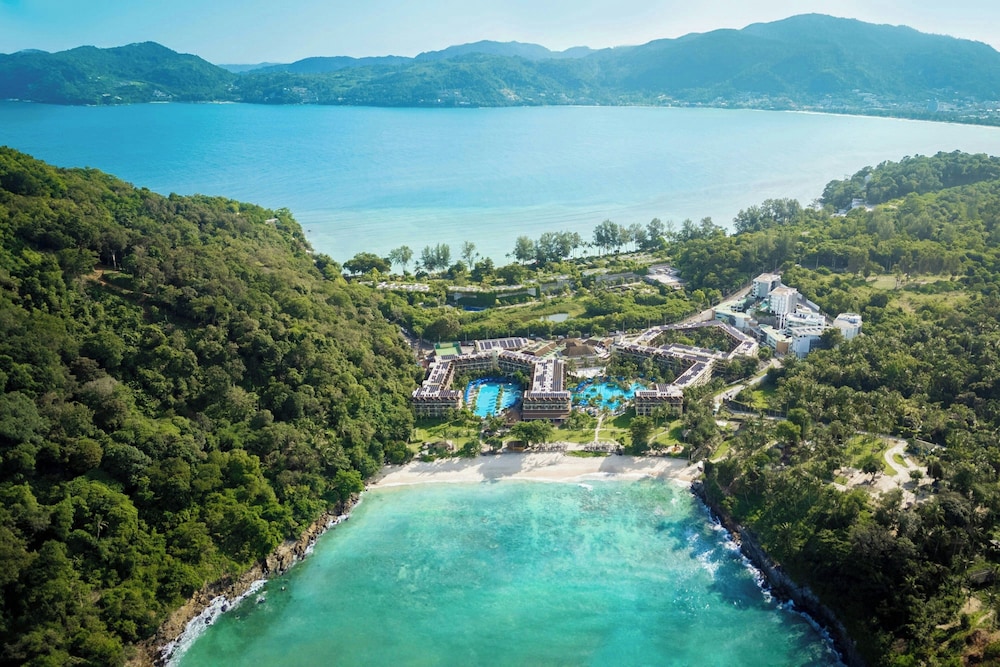 Phuket Marriott Resort & Spa, Merlin Beach — Swimming pool in Patong Beach, Phuket Province