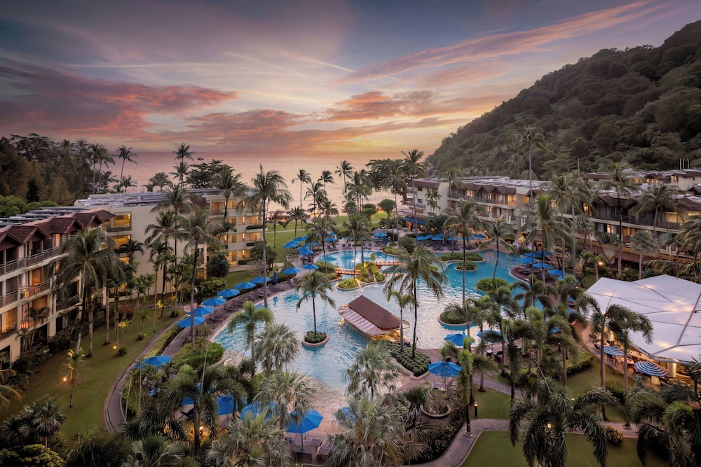 Phuket Marriott Resort & Spa, Merlin Beach — Swimming pool in Patong Beach, Phuket Province