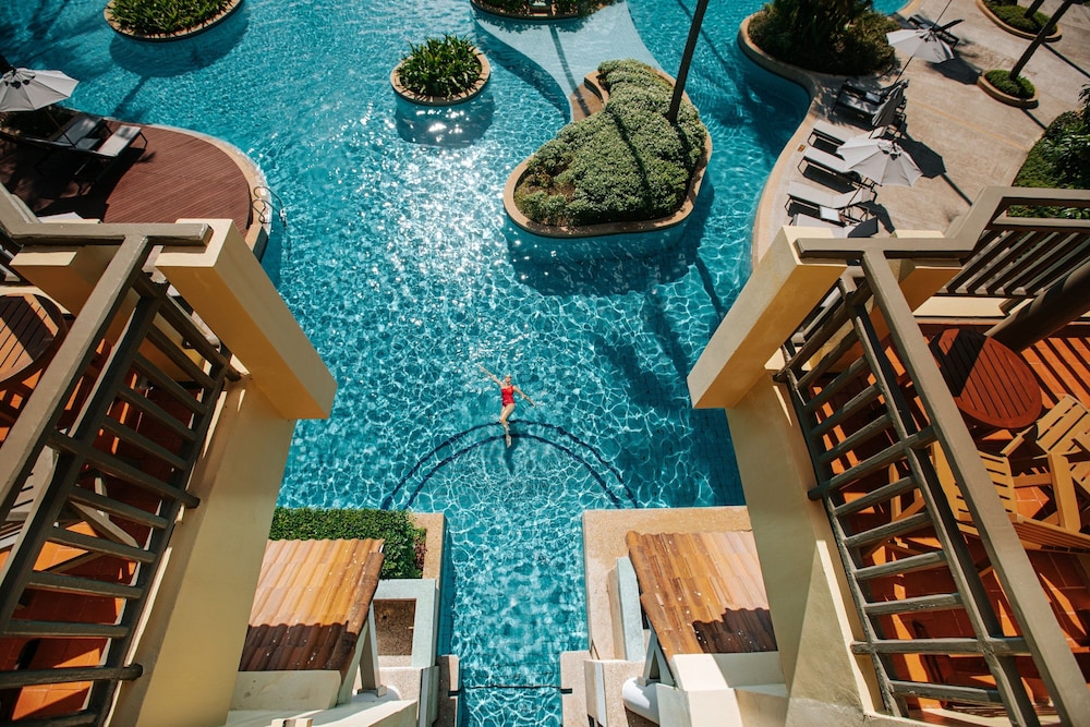 Phuket Marriott Resort & Spa, Merlin Beach — Swimming pool in Patong Beach, Phuket Province