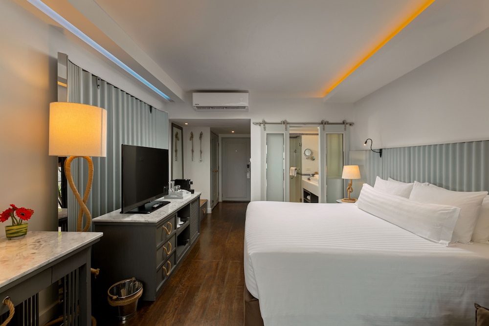 The Boathouse Phuket — Hotel rooms in Karon, Phuket Province