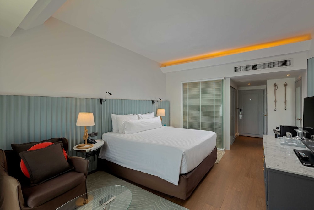 The Boathouse Phuket — Hotel rooms in Karon, Phuket Province