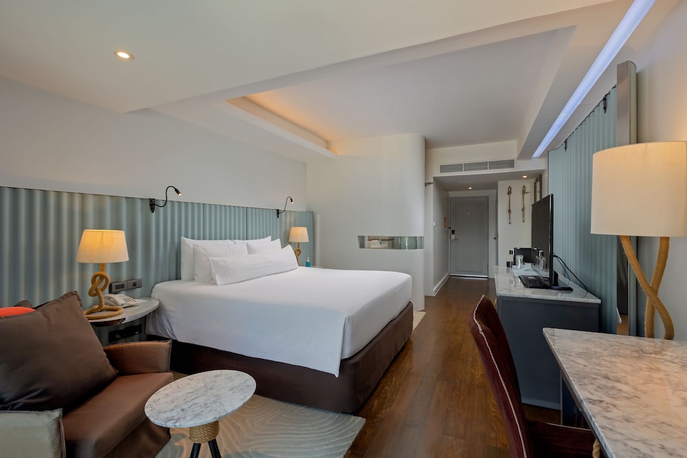 The Boathouse Phuket — Hotel rooms in Karon, Phuket Province