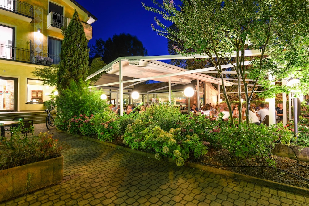 Hotel Riel — Restaurant & bars in Sirmione, Lombardy