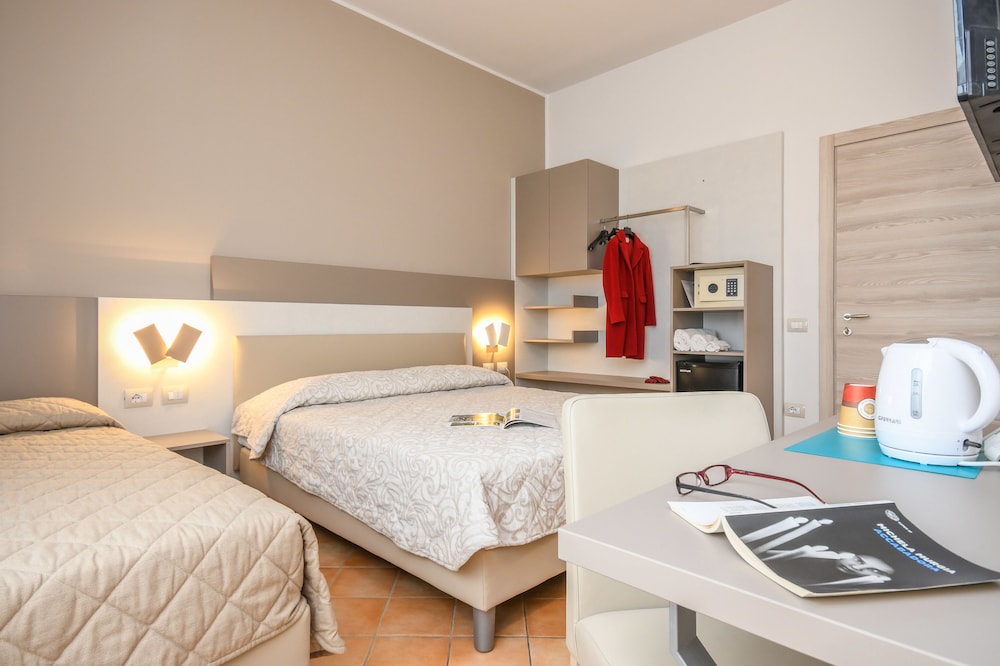 Hotel Riel — Hotel rooms in Sirmione, Lombardy