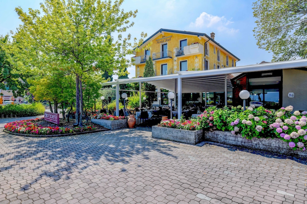 Hotel Riel — Hotel building in Sirmione, Lombardy