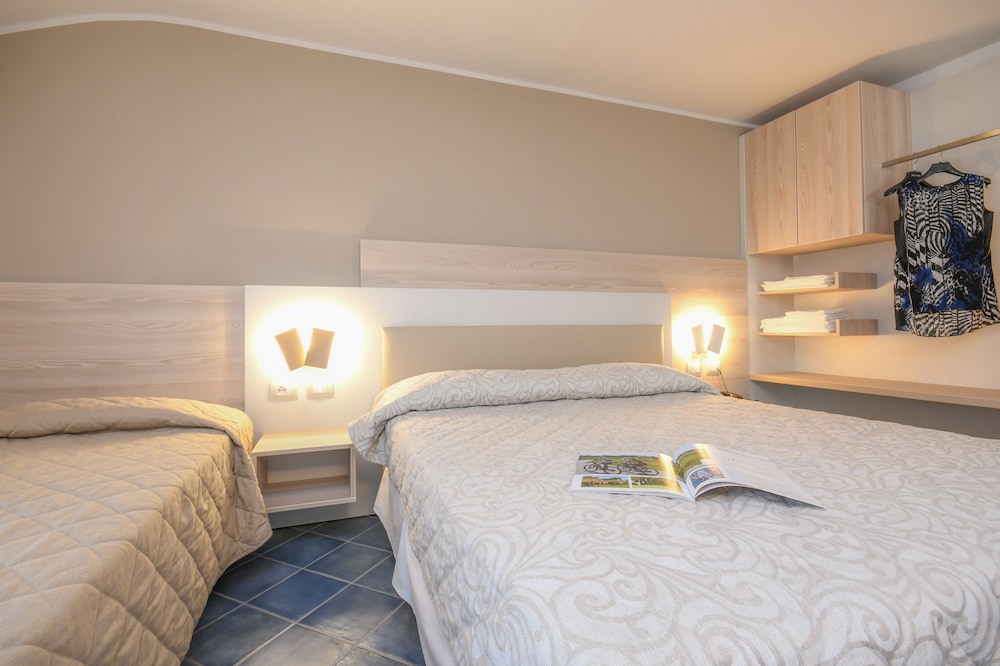 Hotel Riel — Hotel rooms in Sirmione, Lombardy
