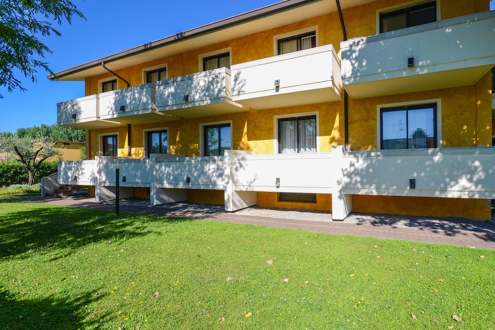 Hotel Riel — Hotel building in Sirmione, Lombardy