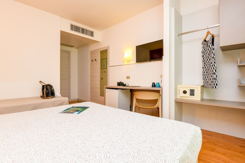 Hotel Riel — Hotel rooms in Sirmione, Lombardy