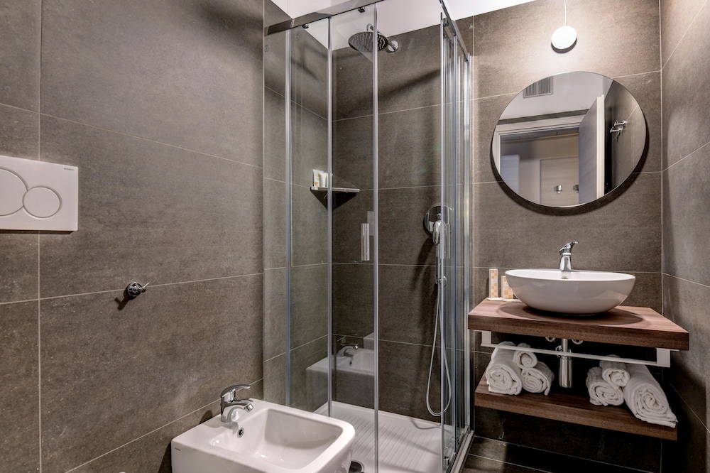Hotel Riel — Hotel rooms in Sirmione, Lombardy