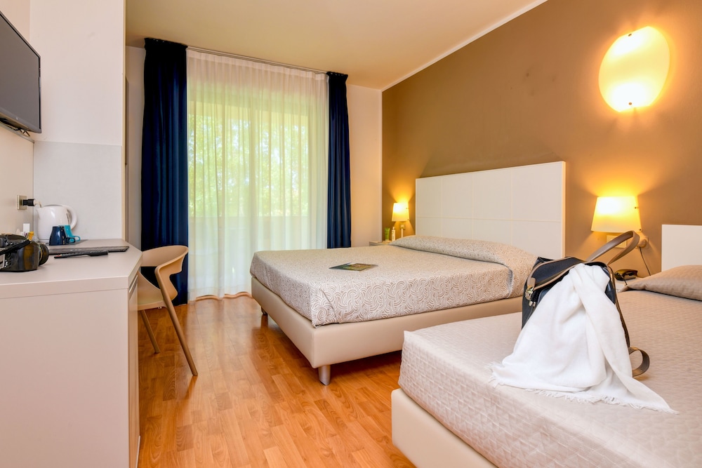 Hotel Riel — Hotel rooms in Sirmione, Lombardy