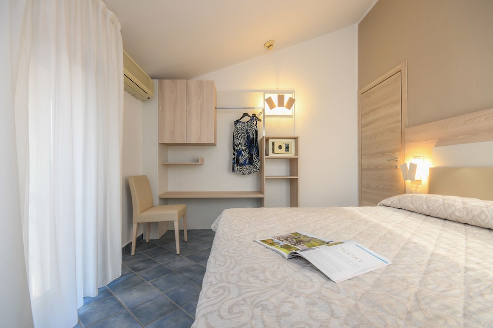 Hotel Riel — Hotel rooms in Sirmione, Lombardy