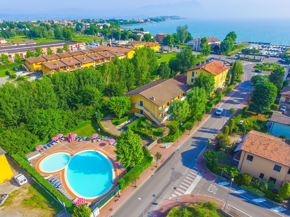 Hotel Riel — Swimming pool in Sirmione, Lombardy