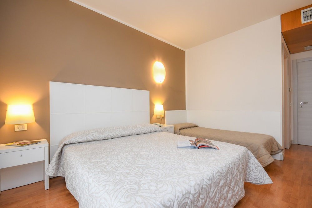 Hotel Riel — Hotel rooms in Sirmione, Lombardy