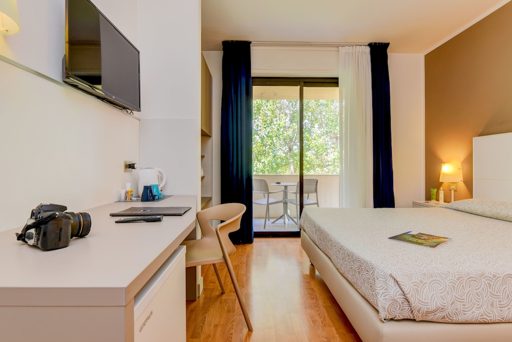 Hotel Riel — Hotel rooms in Sirmione, Lombardy